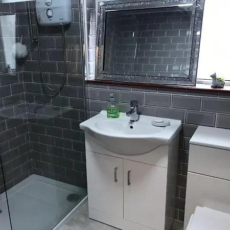 Lovely 3 Bedroom In Apartament *