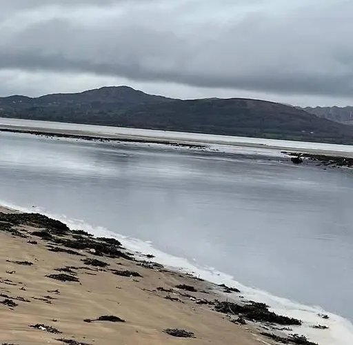 アパート Lovely 3 Bedroom In バンクラナ