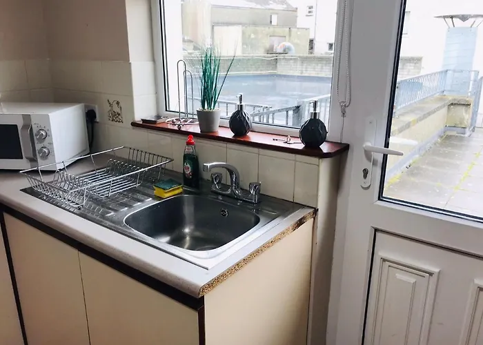 Lovely 3 Bedroom In *